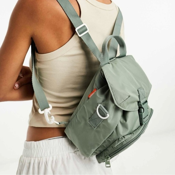 Adidas Micro 3.0 Backpack - Picture 2 of 8